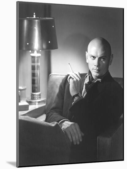 Yuo Brynner, 1957-null-Mounted Photo
