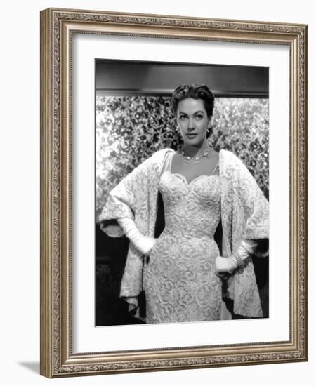 Yvonne by Carlo (1922 2007) actrice d'origine canadienne naturalisee americaine, ici en, 1956 (b/w-null-Framed Photo