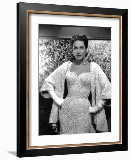 Yvonne by Carlo (1922 2007) actrice d'origine canadienne naturalisee americaine, ici en, 1956 (b/w-null-Framed Photo