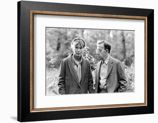 Zelig by WoodyAllen with Mia Farrow and Woody Allen, 1983 (b/w photo)-null-Framed Photo